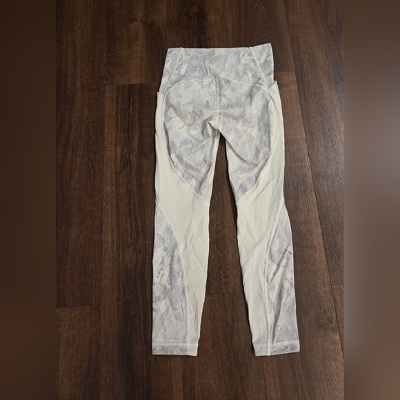 Lululemon Breezy Dot Tight - Picture 6 of 7